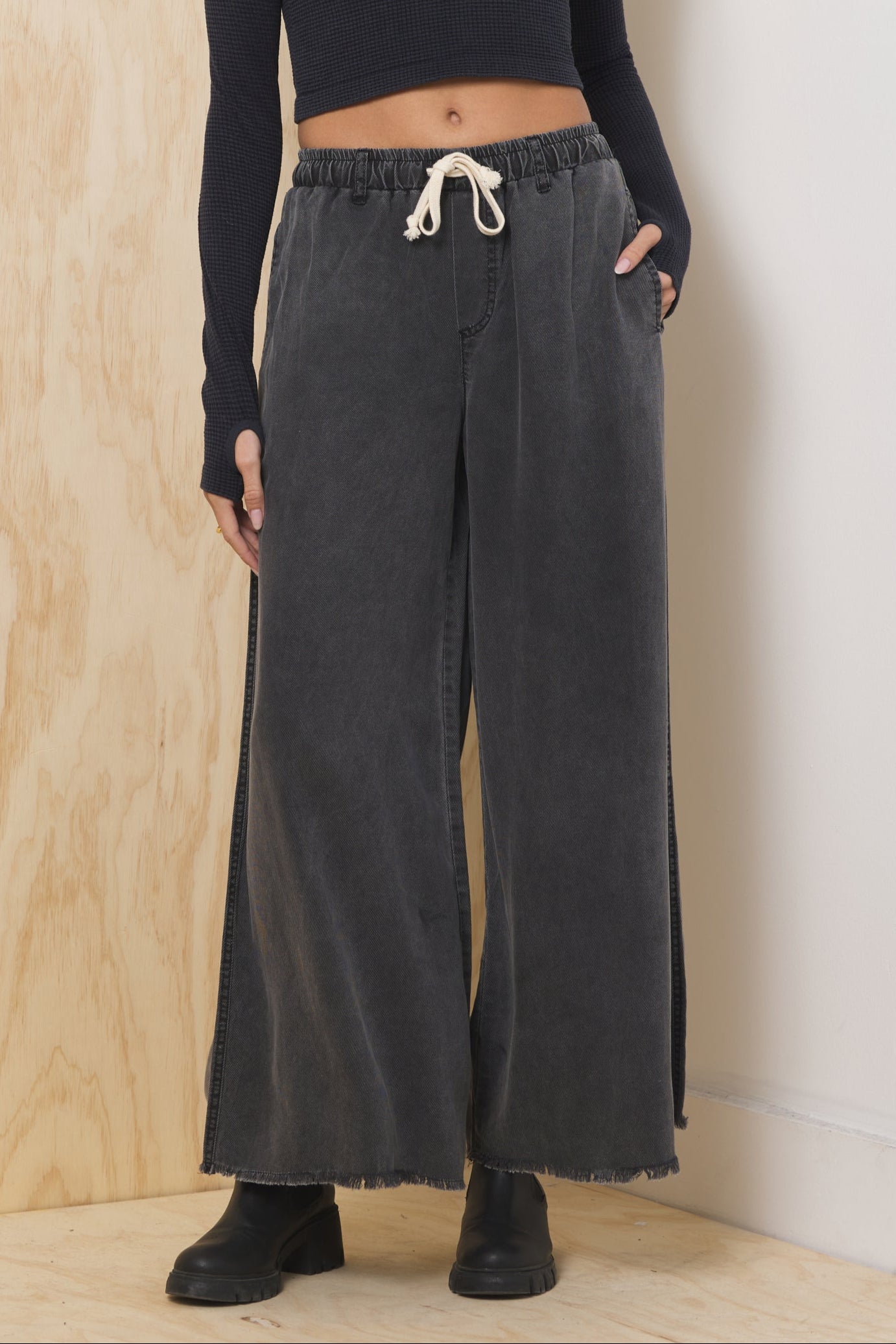 Pleated Detail Wide Leg Tencel Pants