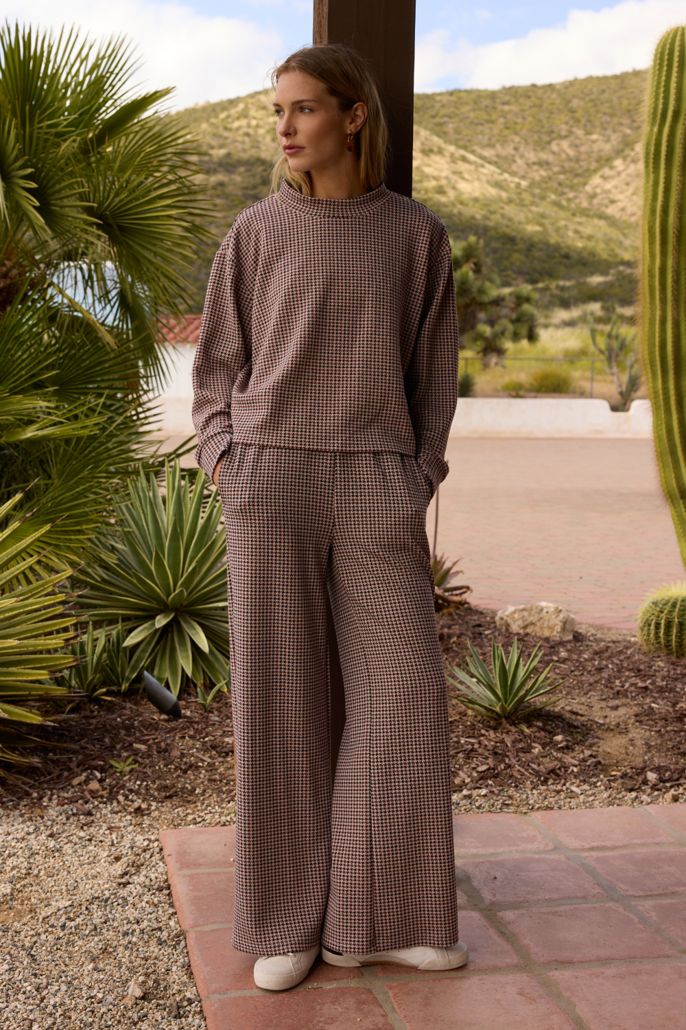 Houndstooth Printed Cloud Fleece Flare Pant