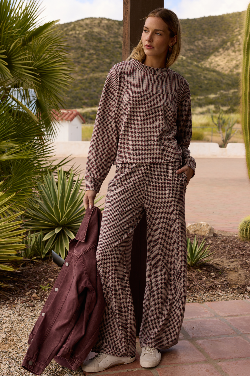 Houndstooth Printed Cloud Mock neck