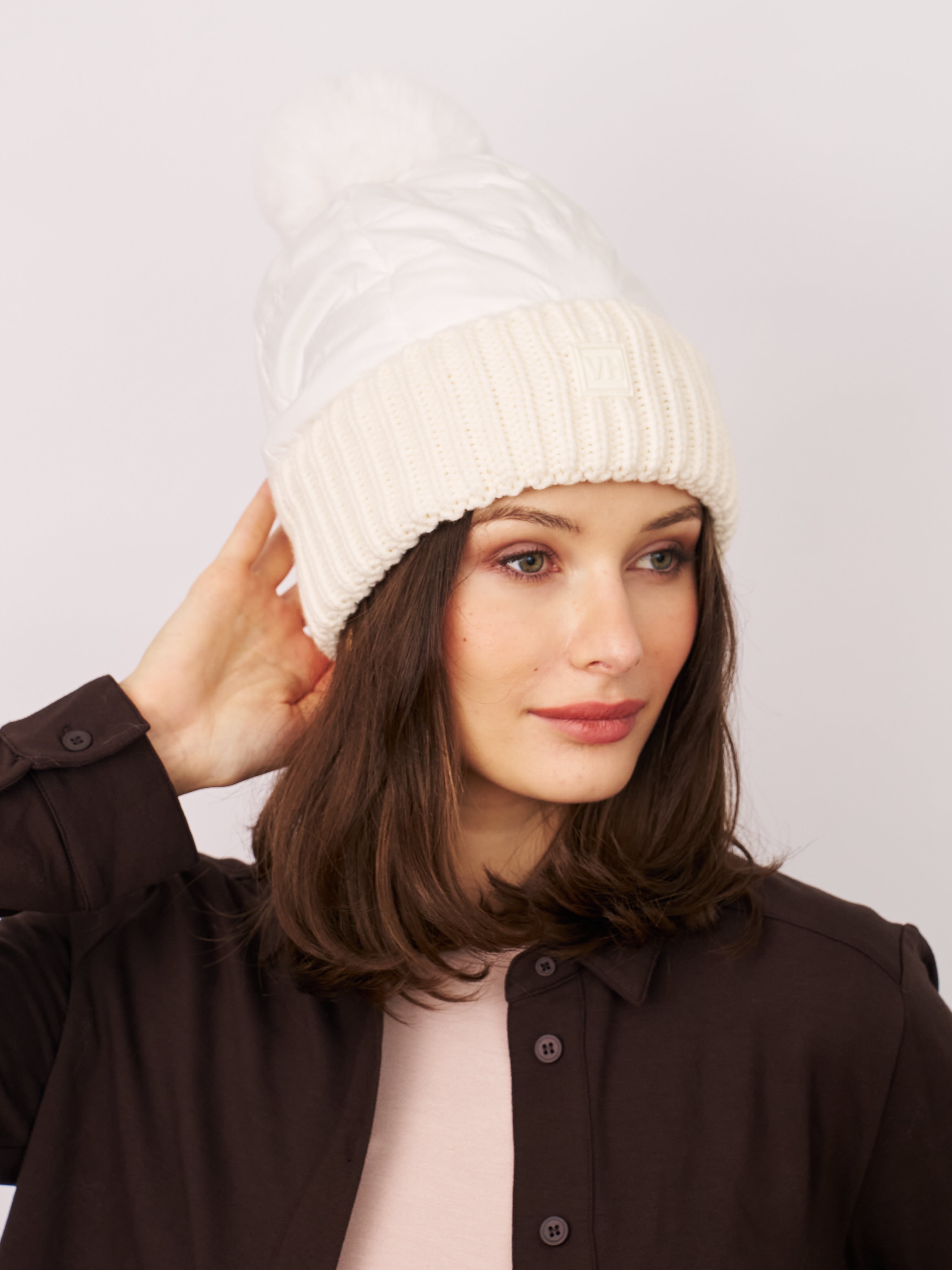 PUFFER POMPOM HAT - WHITE