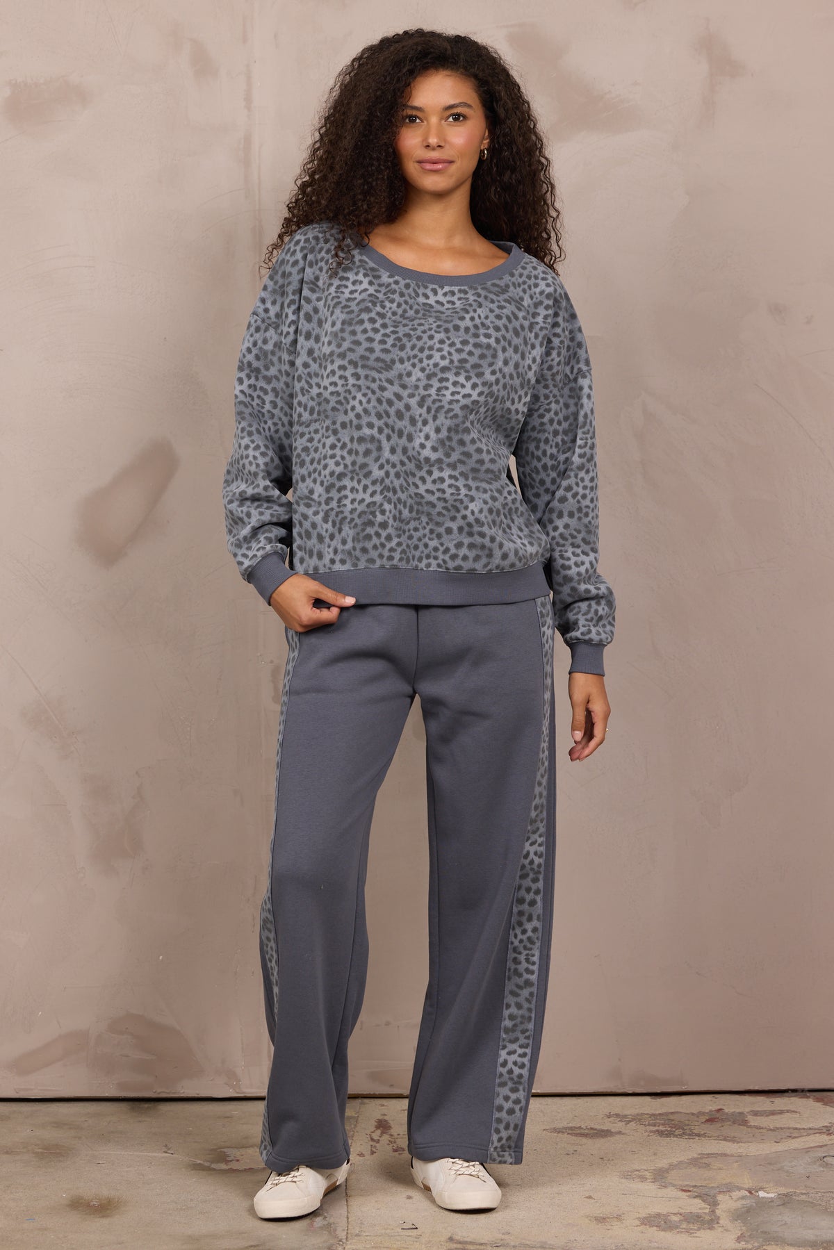 Printed Fleece 2-Piece Set in Washed Charcoal Leopard