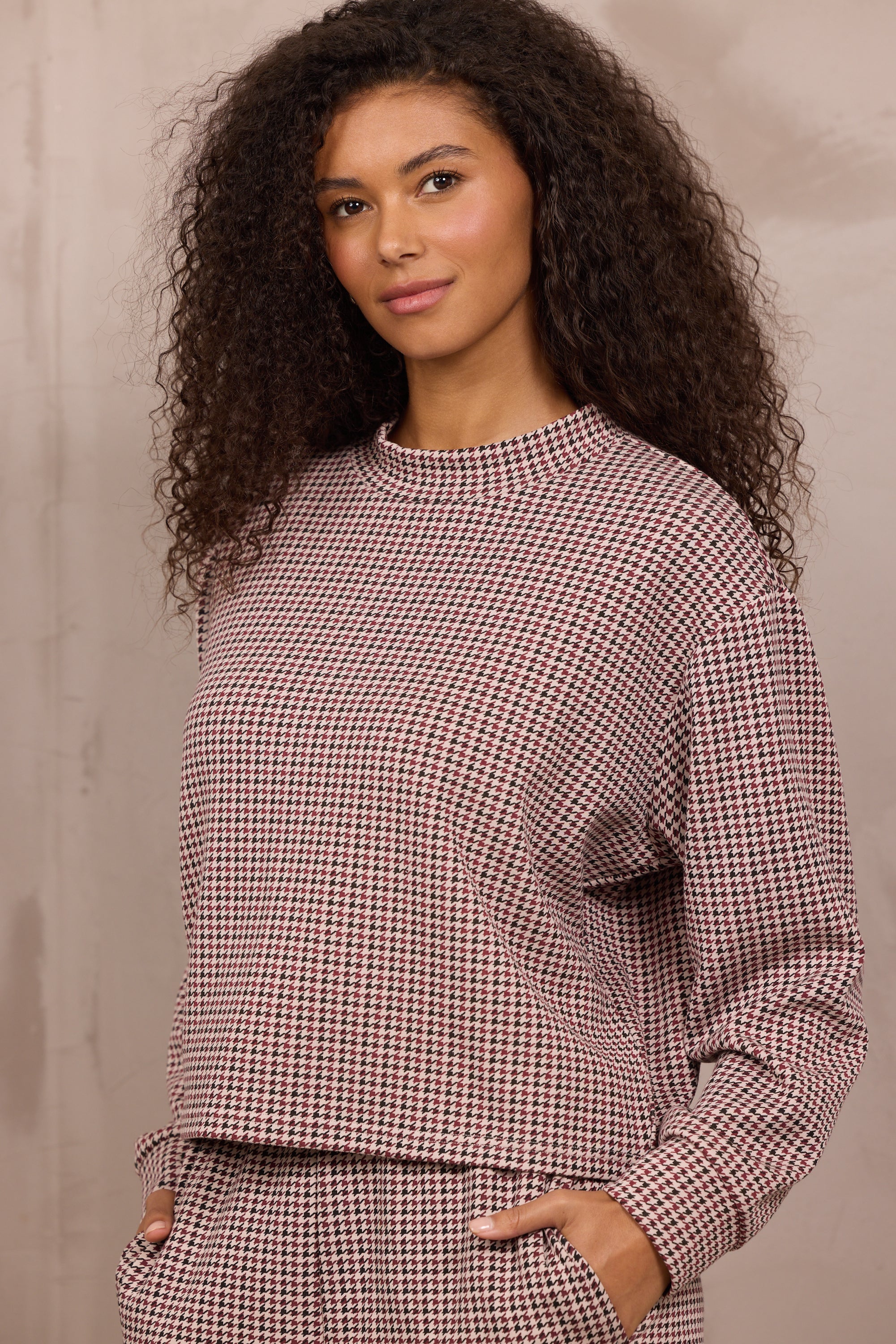 Houndstooth Printed Cloud Mock neck