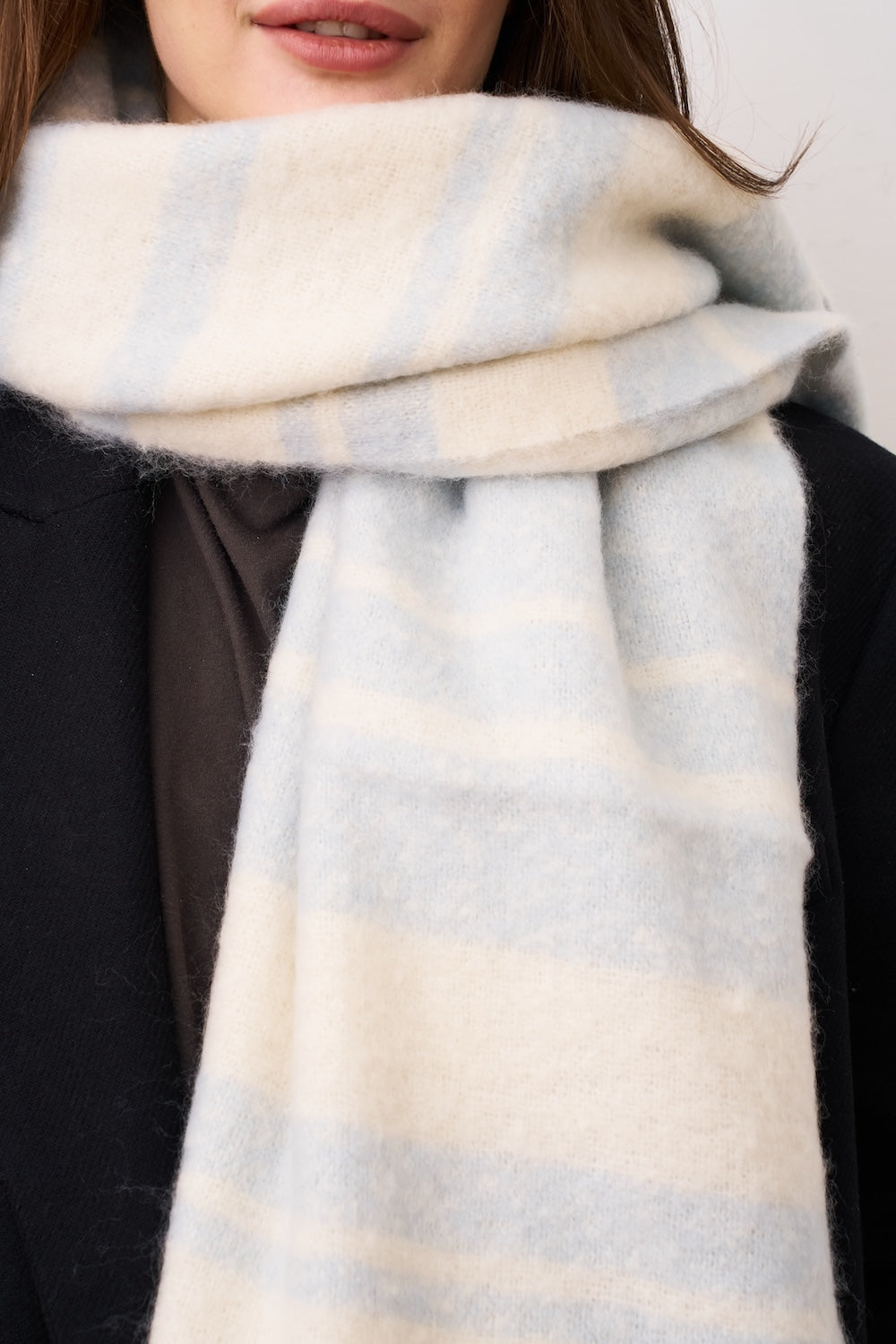 STRIPE BRUSH TASSEL SCARF - BLUE