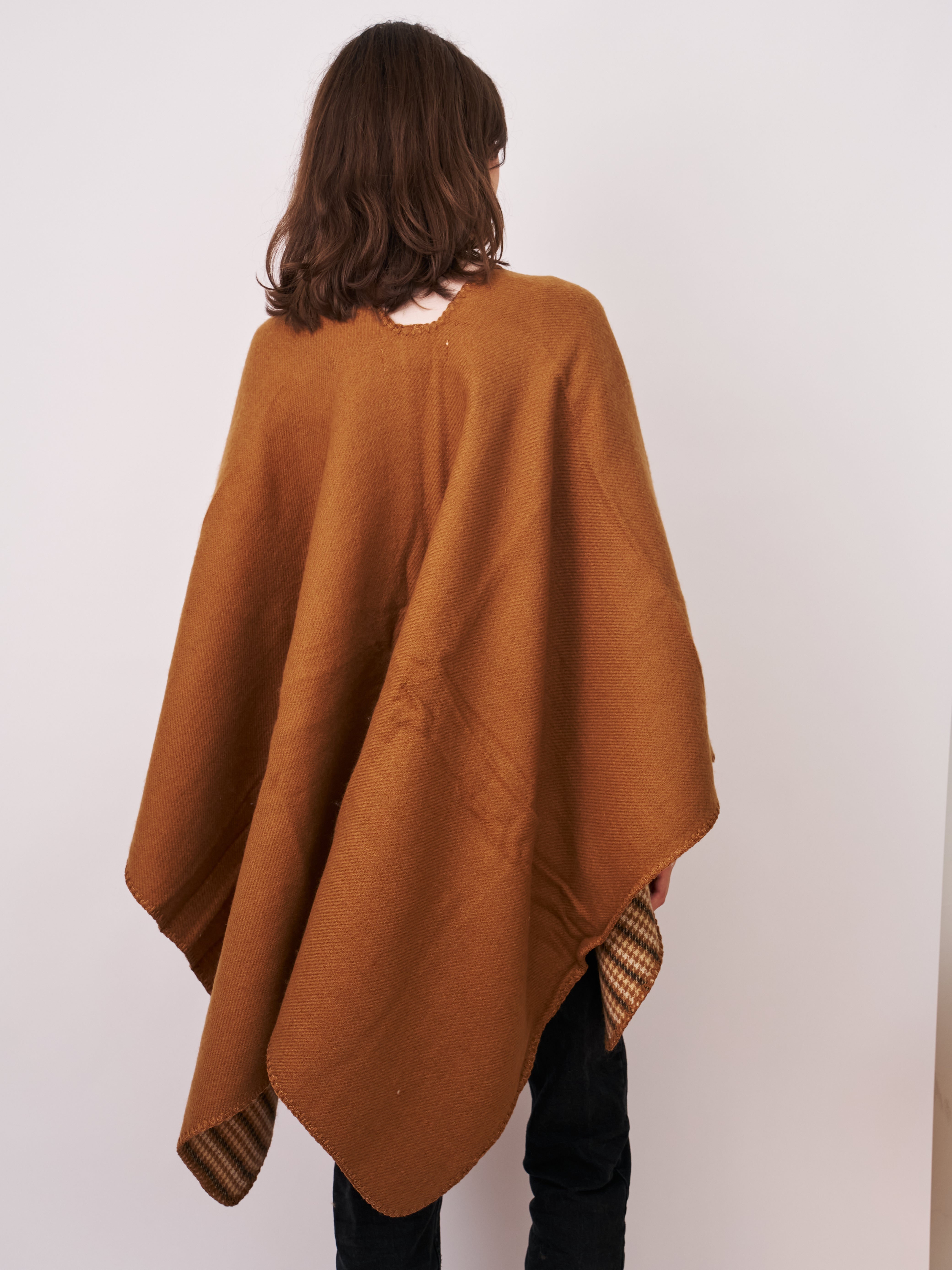 WHIPSTITCH RUANA - TAN/IVORY