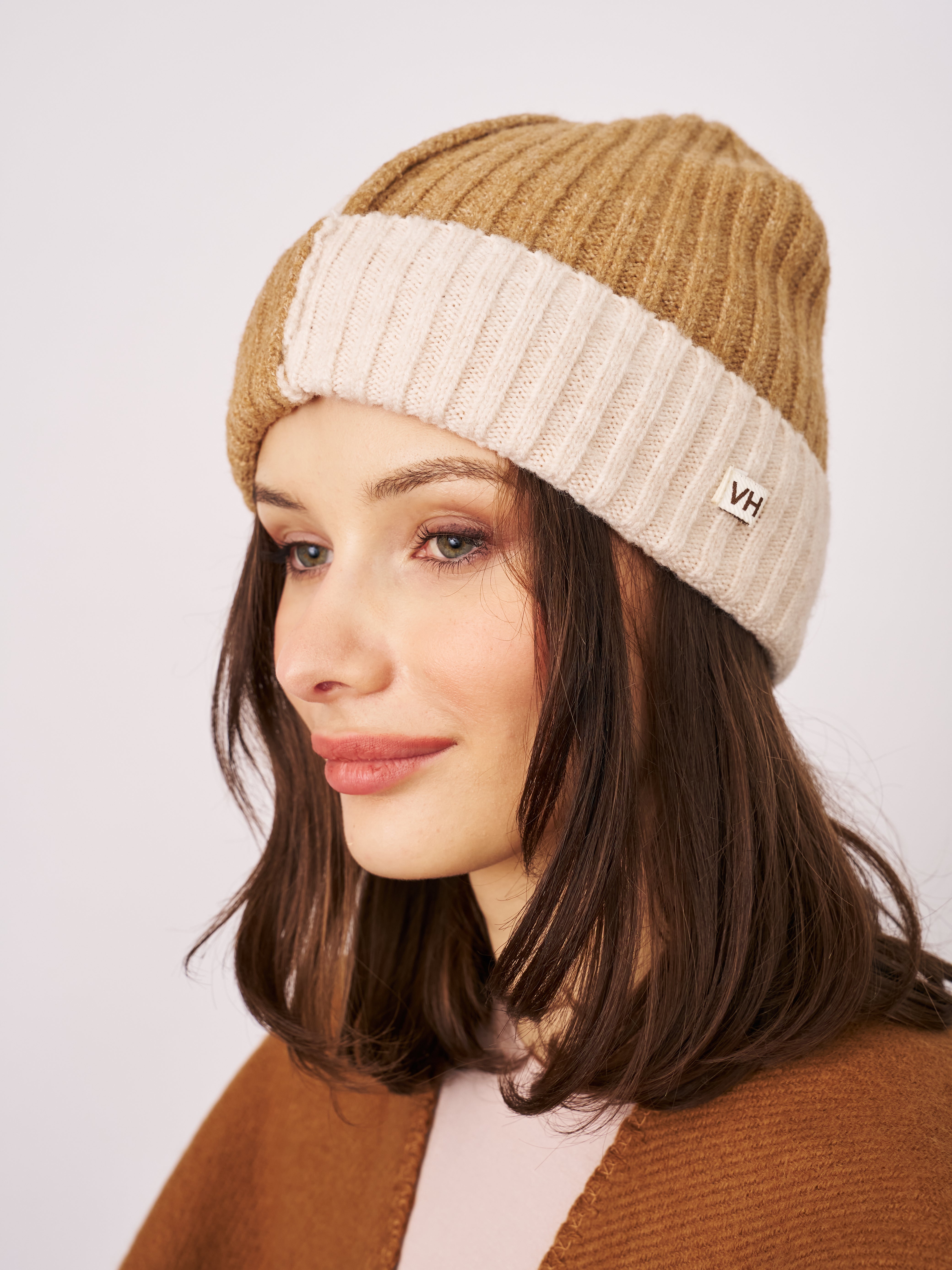 SEAM PATTERN BEANIE - TAN