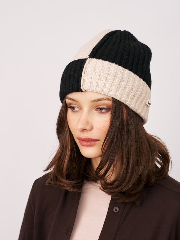 SEAM PATTERN BEANIE - BLACK