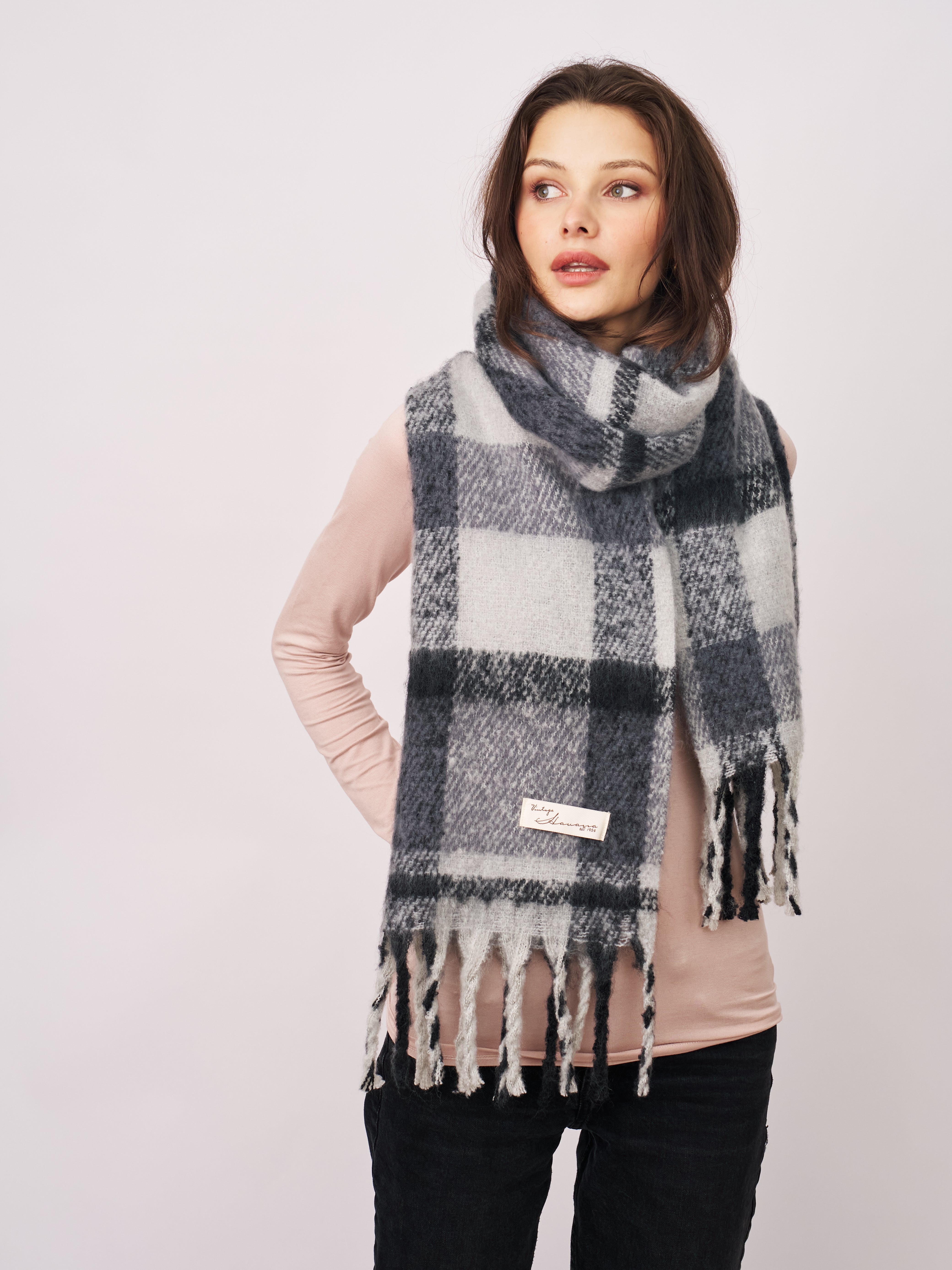 CHECK BRUSH TASSEL SCARF - BLACK
