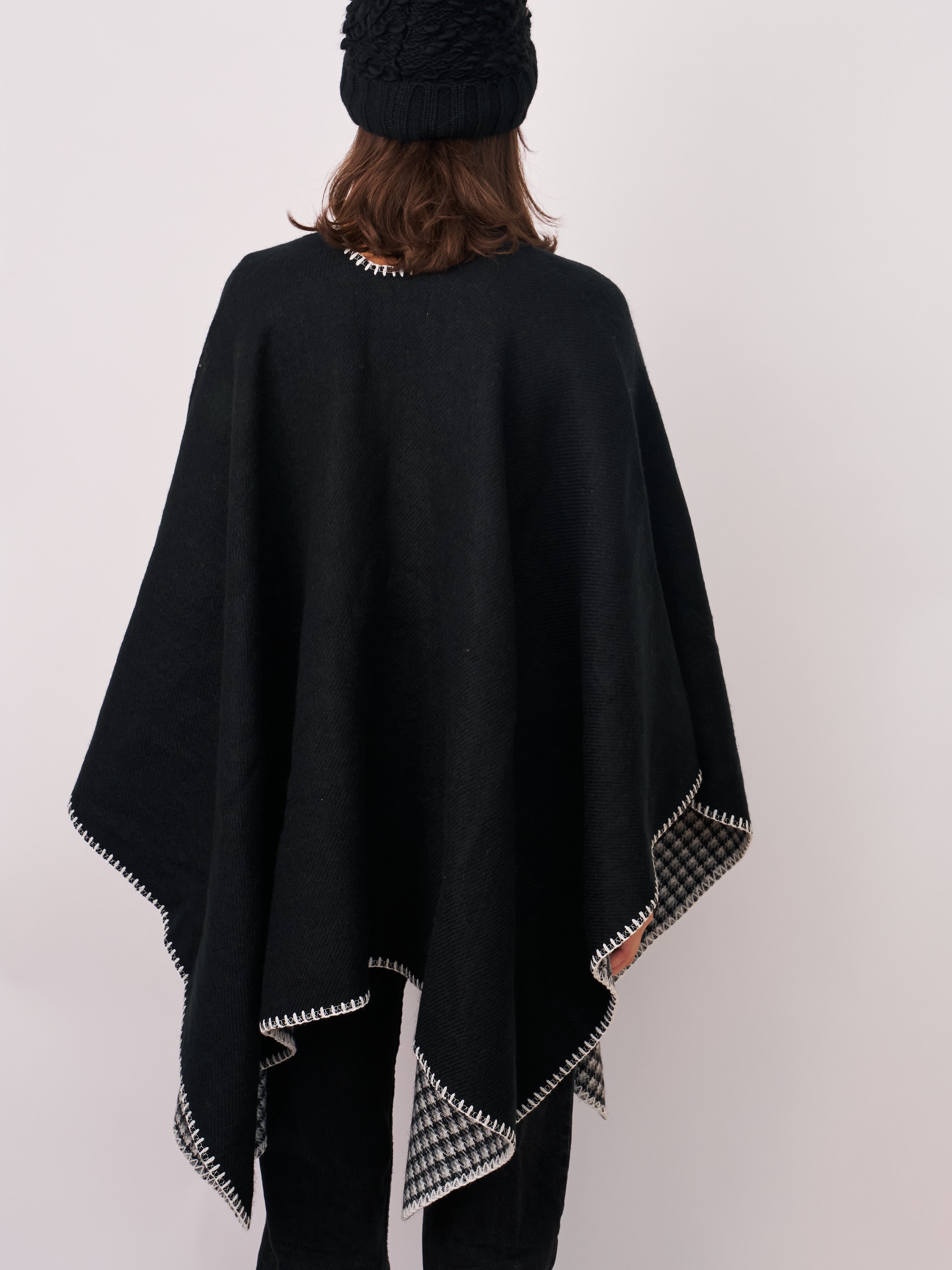WHIPSTITCH RUANA - BLACK/IVORY