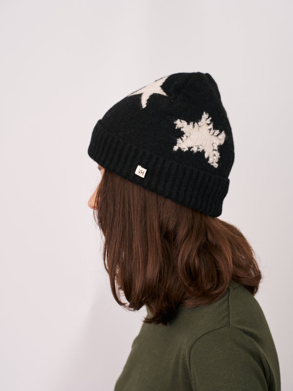 STAR POMPOM BEANIE