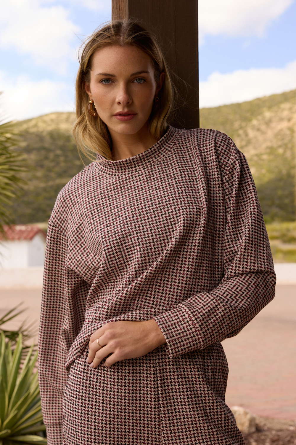 Houndstooth Printed Cloud Mock neck