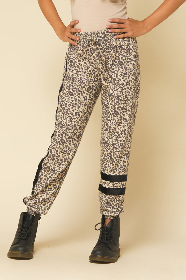 CHEETAH SCRUNCH JOGGER WITH VELVET